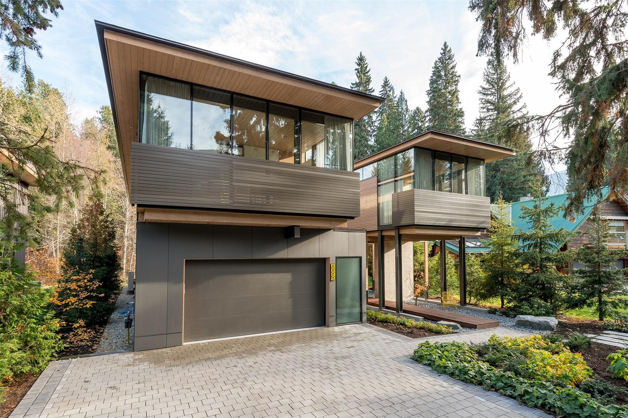 6692 Crabapple Drive